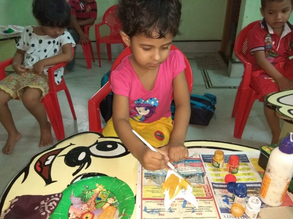 Craft masters of class L kg in Eurokids Netaji Nagar School painting acivity